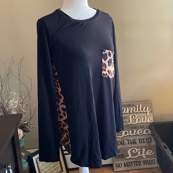 🆕 Women's Zenana Long Sleeve Black and Leopard Tunic Top - Size M - Picture 6 of 10